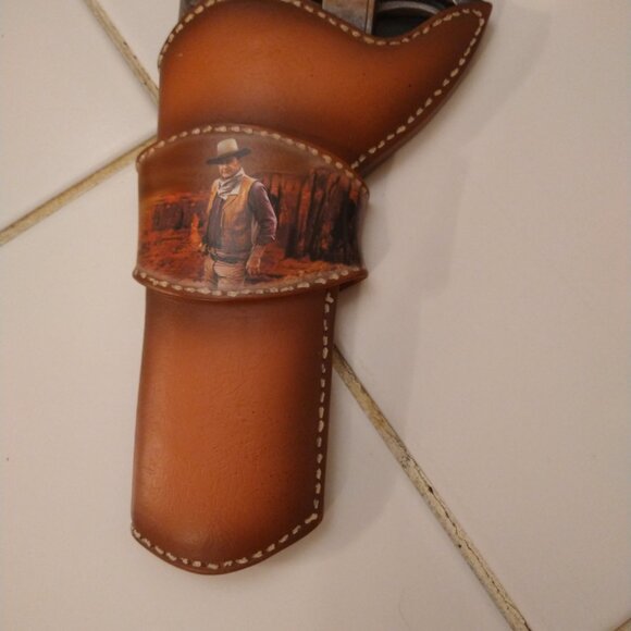 Bradford Exchange - The Duke - John Wayne Straight Shooter Holster Wall Hanging - Picture 4 of 13